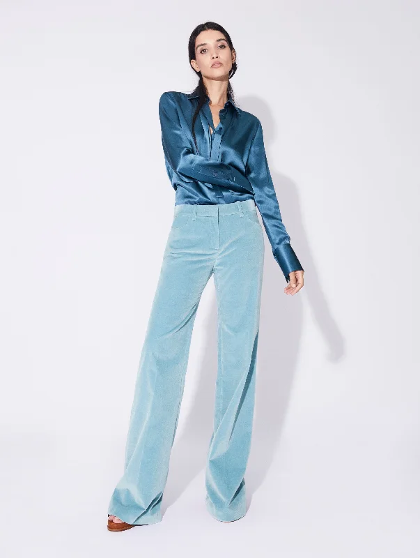 Pantalon coupe flare en velours lisse bleu jean